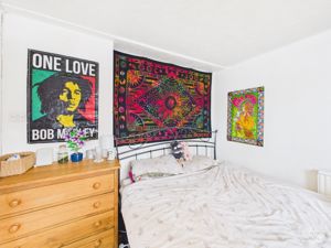 BEDROOM - click for photo gallery